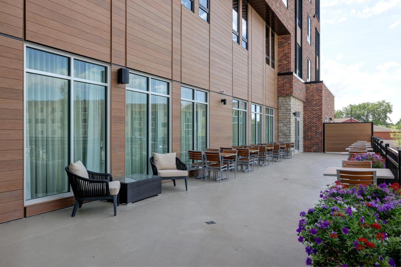 Courtyard By Marriott Iowa City University Heights Hotel Exterior photo