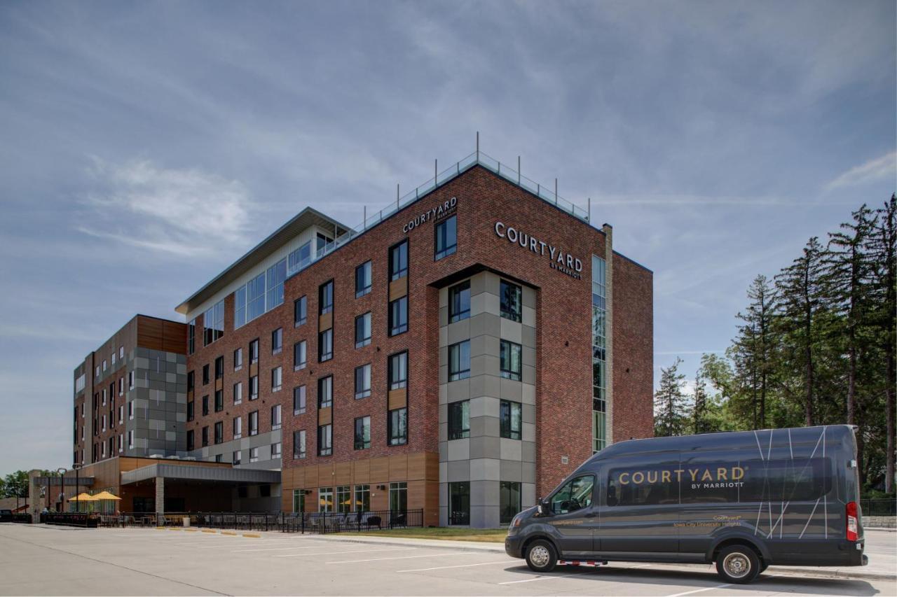 Courtyard By Marriott Iowa City University Heights Hotel Exterior photo