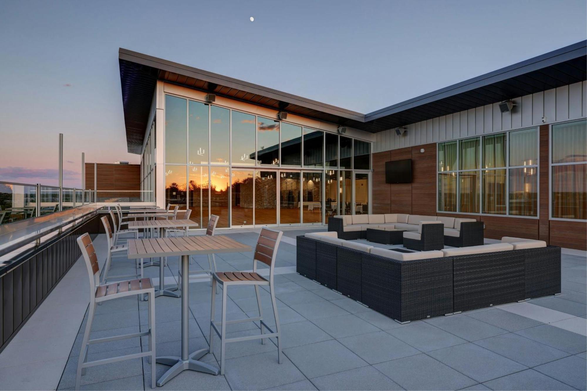 Courtyard By Marriott Iowa City University Heights Hotel Exterior photo